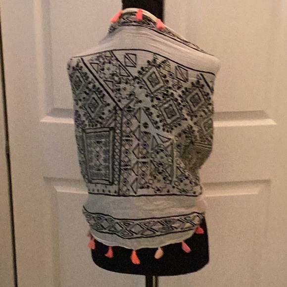 🖤Tribal Feel Fringe Fun Scarf Wardrobe Must Have 🖤 - Picture 6 of 9